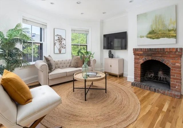2nd image of 20 Union Park #4, Boston, MA 02118 | MLS# 73517550