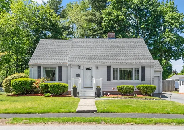 Homes for sale in Saugus, MA | 9 Oaklandvale Ave, Saugus, MA 01906 | MLS# 73533163