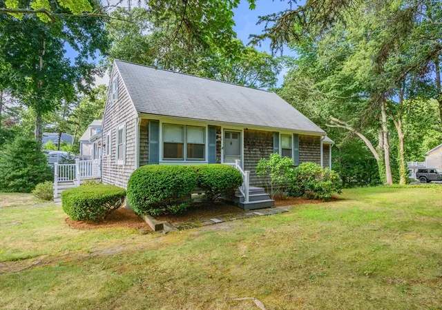 Photo 2 of Single family home for sale at 177 Bayview Cir, Osterville, MA 02655 | MLS# 73423309 | Listing updated on 2025-10-29