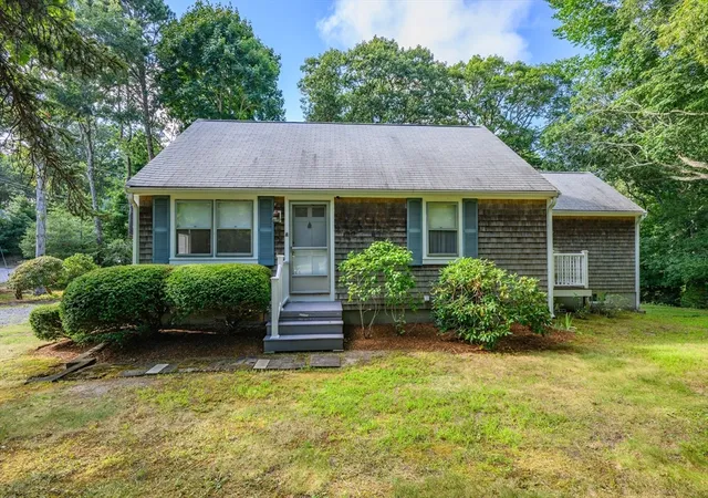 Photo 3 of Single family home for sale at 177 Bayview Cir, Osterville, MA 02655 | MLS# 73423309 | Listing updated on 2025-10-29
