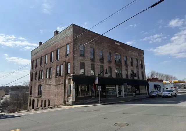 4th image of 106 Main St, Spencer, MA 01562 | MLS# 73492808