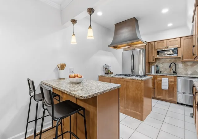 Listing Photo 5 - Condo for sale in building located at 30 Halifax Ct, Springfield, MA 01108 - Unit #G