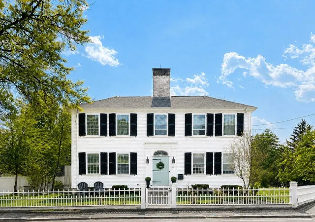 Photo 1 of Single family home for sale at 12 Summer St, Kingston, MA 02364 | MLS# 73564924 | Listing updated on 2026-10-04