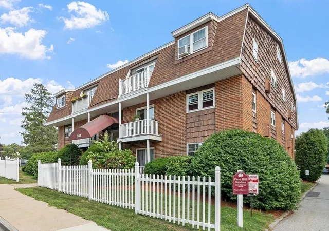 1st image of 242 Mount Vernon St #6, Lawrence, MA 01843 | MLS# 73554285
