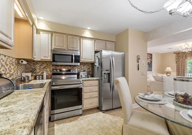3rd image of 242 Mount Vernon St #6, Lawrence, MA 01843 | MLS# 73554285