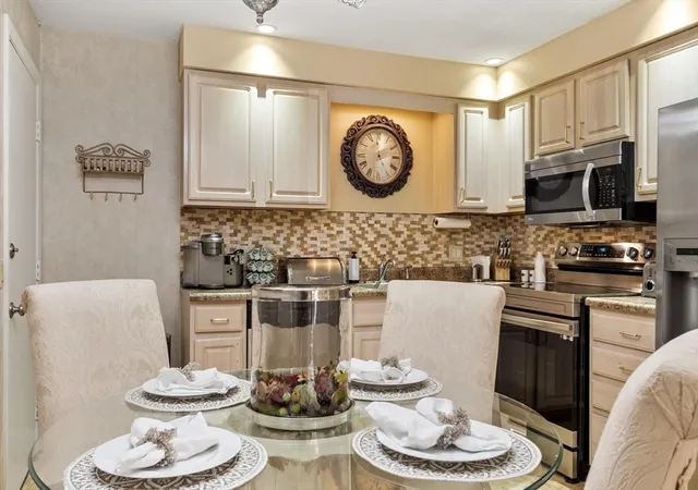 5th image of 242 Mount Vernon St #6, Lawrence, MA 01843 | MLS# 73554285