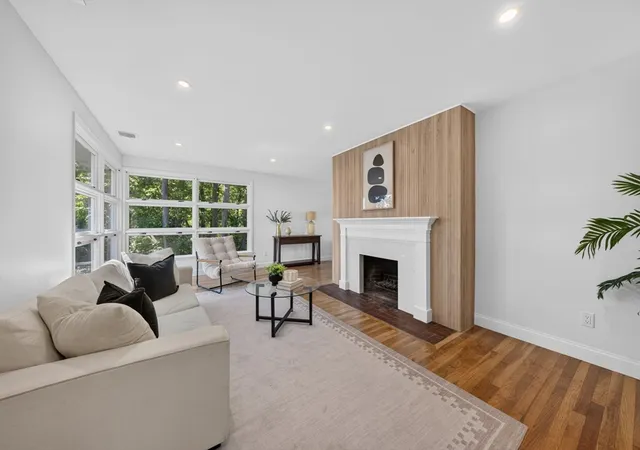 Photo 2 of Single family home for sale at 8 Everett St, Wakefield, MA 01880 | MLS# 73556131 | Listing updated on 2026-09-17