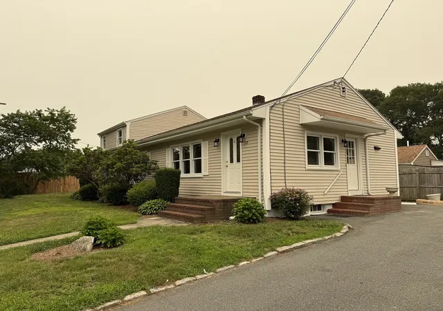 2nd image of 40 Wamsutta Ave, Acushnet, MA 02743 | MLS# 73547586