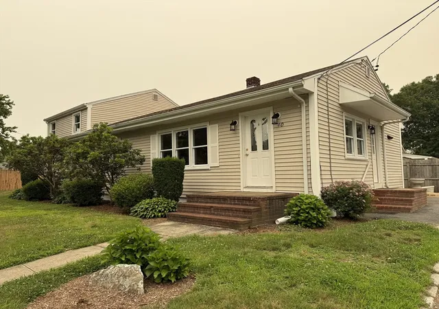 3rd image of 40 Wamsutta Ave, Acushnet, MA 02743 | MLS# 73547586