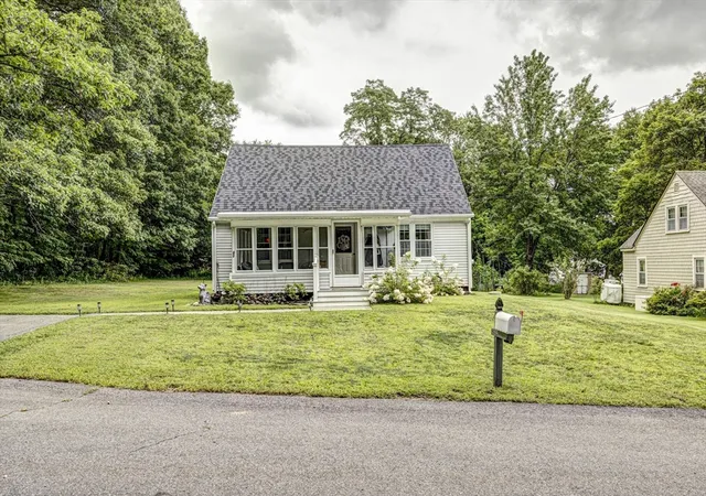 2nd image of 42 Pleasant View Avenue, Lunenburg, MA 01462 | MLS# 73566498