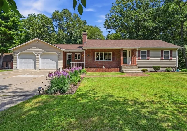 2nd image of 414 Mountain Rd, Holyoke, MA 01040 | MLS# 73555378