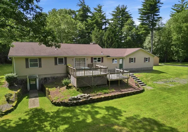 4th image of 414 Mountain Rd, Holyoke, MA 01040 | MLS# 73555378