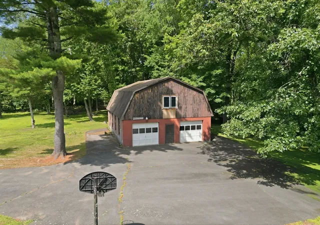 5th image of 414 Mountain Rd, Holyoke, MA 01040 | MLS# 73555378