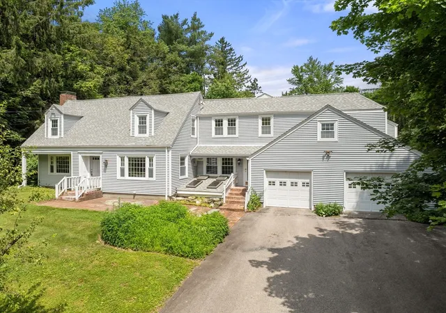 Photo 3 of Sale Pending at 6 Newton Pl, Sturbridge, MA 01566 | MLS# 73540795 | Listing updated on 2026-09-08