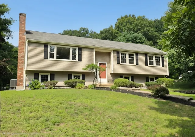 2nd image of 8 Woodridge Ln, Ashland, MA 01721 | MLS# 73556807