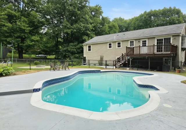 4th image of 8 Woodridge Ln, Ashland, MA 01721 | MLS# 73556807