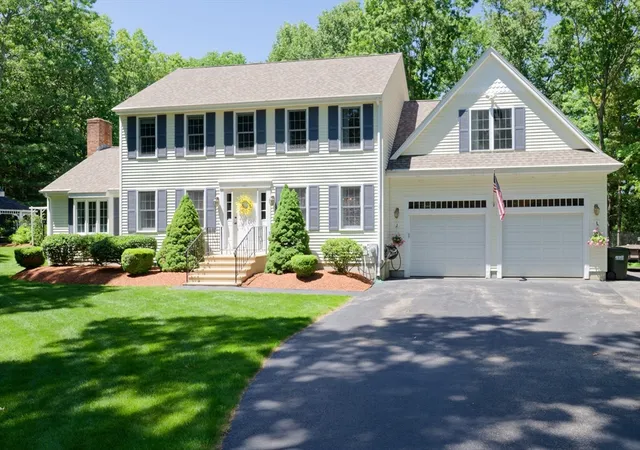 Homes for sale in Uxbridge, MA | 101 Hunter Rd, Uxbridge, MA 01569 | MLS# 73533759