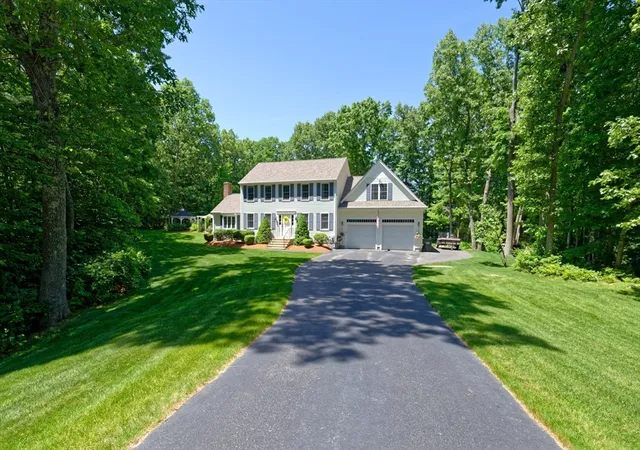 Homes for sale in Uxbridge, MA | 101 Hunter Rd, Uxbridge, MA 01569 | MLS# 73533759