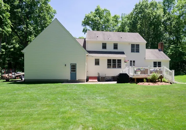 Homes for sale in Uxbridge, MA | 101 Hunter Rd, Uxbridge, MA 01569 | MLS# 73533759