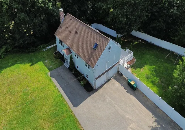 2nd image of 40 Poquanticut Ave, North Easton, MA 02356 | MLS# 73565443