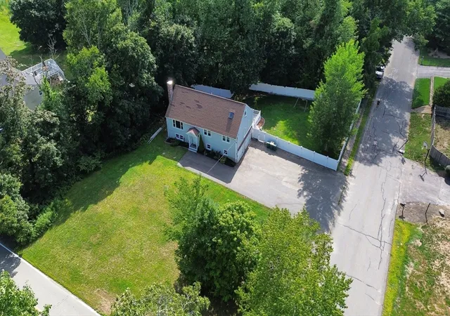 5th image of 40 Poquanticut Ave, North Easton, MA 02356 | MLS# 73565443