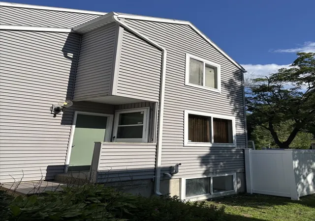 3rd image of 5 Autumn Ln #5, Amherst, MA 01002 | MLS# 73565356