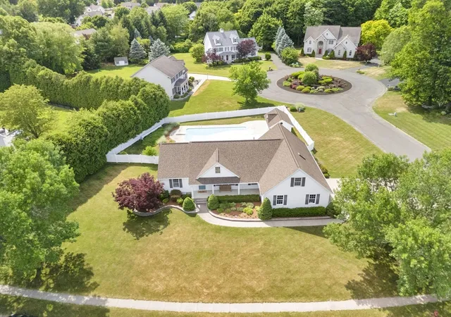 2nd image of 34 Gloria Dr, Westfield, MA 01085 | MLS# 73537707