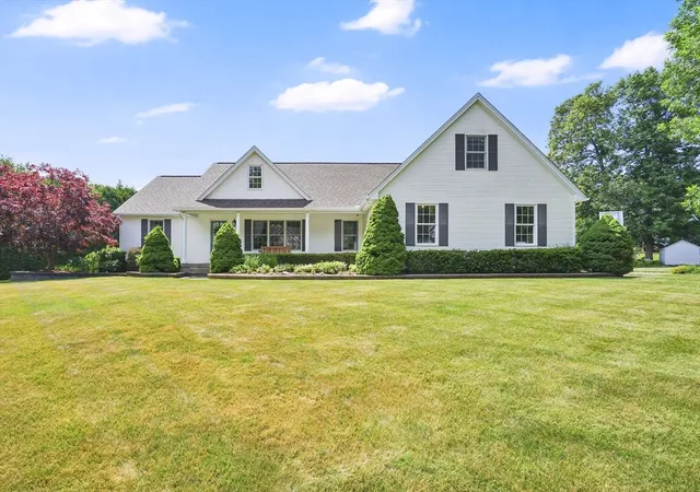 3rd image of 34 Gloria Dr, Westfield, MA 01085 | MLS# 73537707
