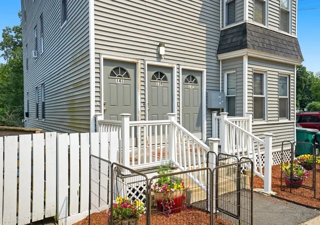 3rd image of 141 Mechanic St, Fitchburg, MA 01420 | MLS# 73550857