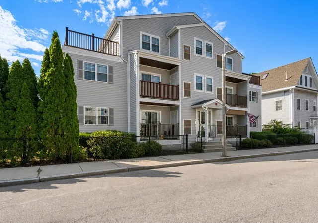2nd image of 39 Fenton St, Dorchester, MA 02122
