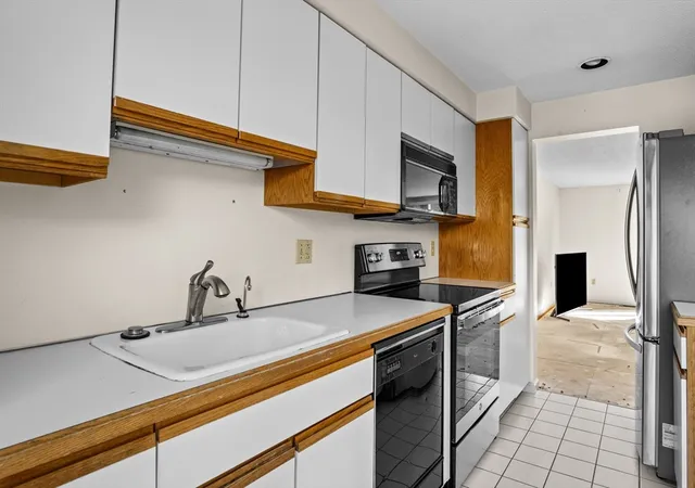 4th image of 37 Constitution, Danvers, MA 01923