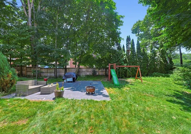 4th image of 2 Mayflower Circle, Shrewsbury, MA 01545 | MLS# 73547647