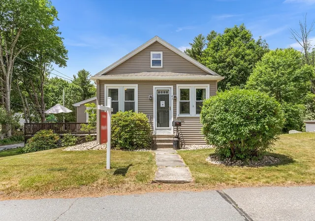 Homes for sale in Leicester, MA | 43 Lake Ave, Leicester, MA 01524 | MLS# 73537557