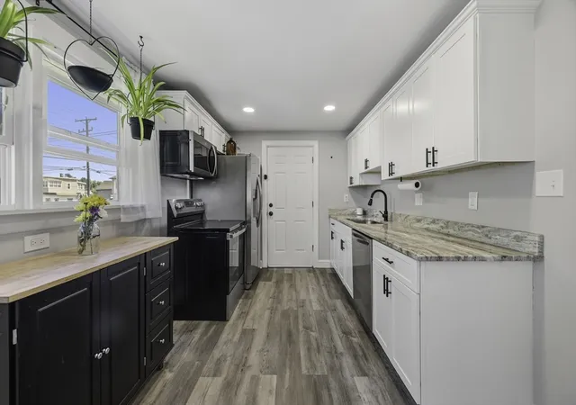 Photo 1 of Single family home for sale at 140 Everett St, Easthampton, MA 01027 | MLS# 73553985 | Listing updated on 2026-10-04