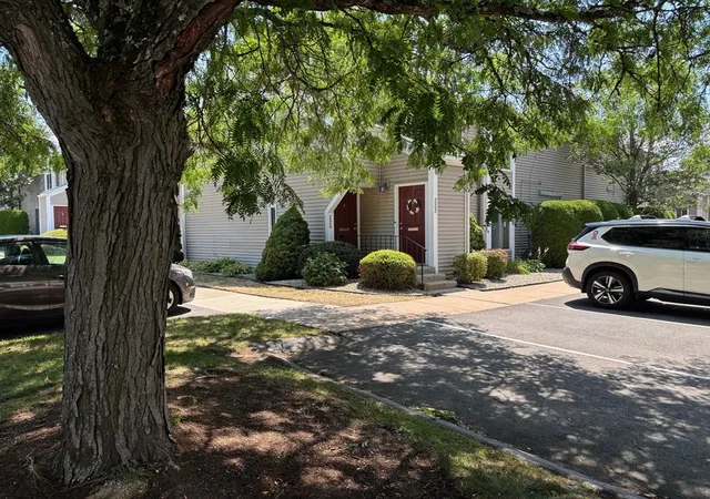 1st image of 220 Nassau Dr #220, Springfield, MA 01129 | MLS# 73553151