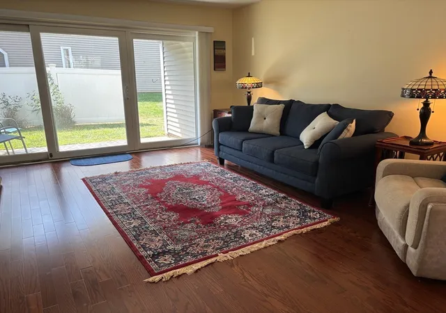 3rd image of 220 Nassau Dr #220, Springfield, MA 01129 | MLS# 73553151
