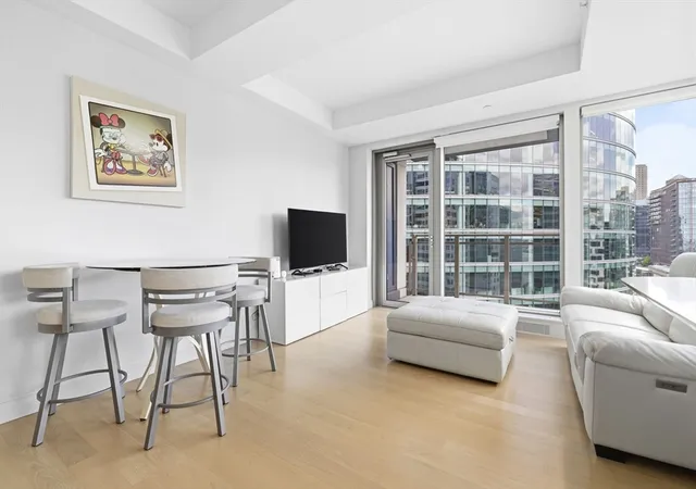 3rd image of 133 Seaport Blvd #1602, Boston, MA 02210 | MLS# 73534222