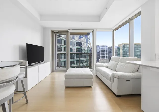 4th image of 133 Seaport Blvd #1602, Boston, MA 02210 | MLS# 73534222