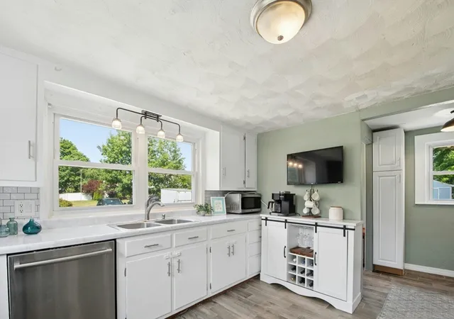 5th image of 92 Union Street, West Bridgewater, MA 02379 | MLS# 73551164