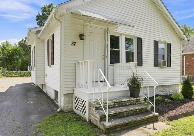 Photo 3 of Single family home for sale at 37 Kensington St, Feeding Hills, MA 01030 | MLS# 73564389 | Listing updated on 2026-09-18