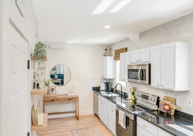 Homes for sale in Amesbury, MA | 4a Congress St #3, Amesbury, MA 01913 | MLS# 73533444