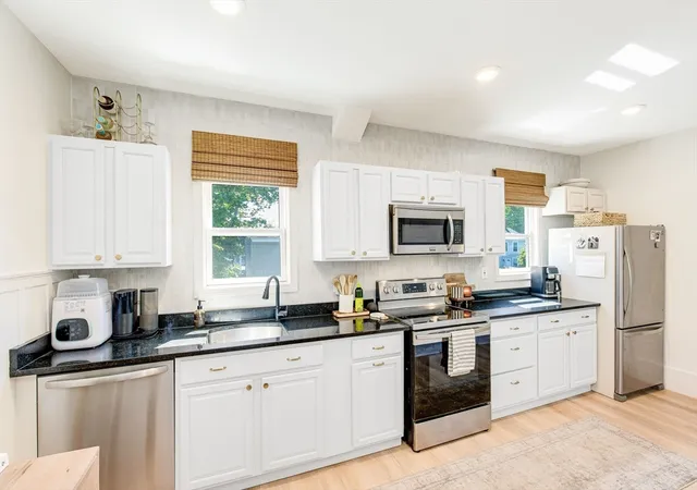 Homes for sale in Amesbury, MA | 4A Congress St #3, Amesbury, MA 01913 | MLS# 73533444