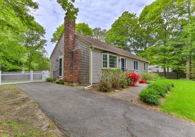 4th image of 17 Outpost Ln, Centerville, MA 02632 | MLS# 73526496