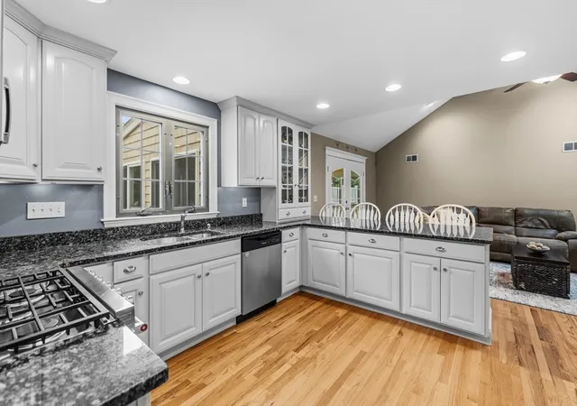 3rd image of 25 Pamden Ln, Seekonk, MA 02771 | MLS# 73538891