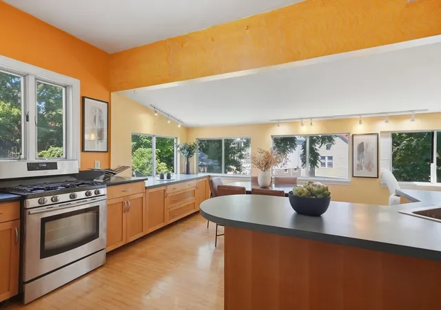 2nd image of 124 Spruce Street #124, Watertown, MA 02472 | MLS# 73556535