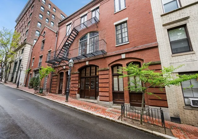 Homes for sale in Boston, MA | 40 Joy St, Boston, MA 02114 | Houzeo