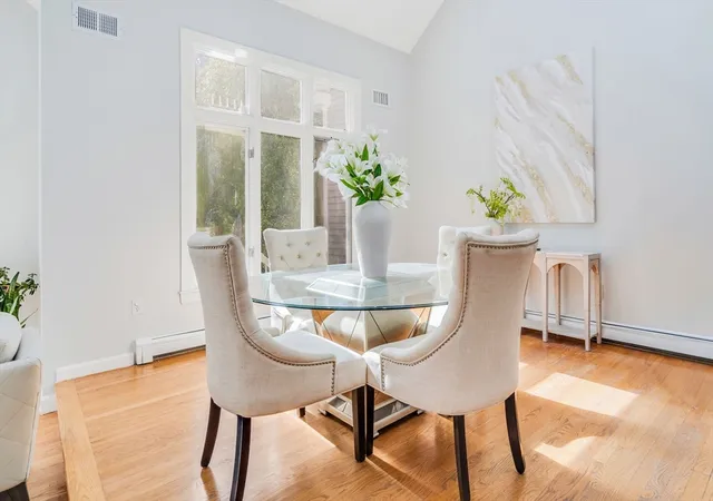 5th image of 153 Walpole St, Dover, MA 02030 | MLS# 73546925