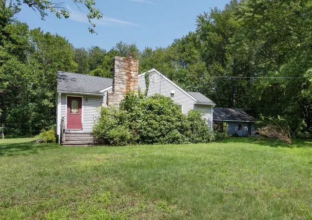 Photo 3 of Sale Pending at 138 Sutton Ave, Oxford, MA 01540 | MLS# 73566988 | Listing updated on 2026-09-06