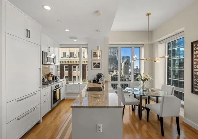 2nd image of 400 Stuart St #16J, Boston, MA 02116 | MLS# 73487105