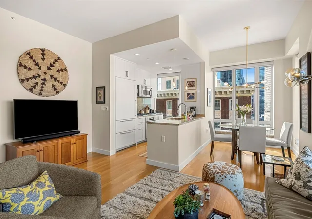 3rd image of 400 Stuart St #16J, Boston, MA 02116 | MLS# 73487105